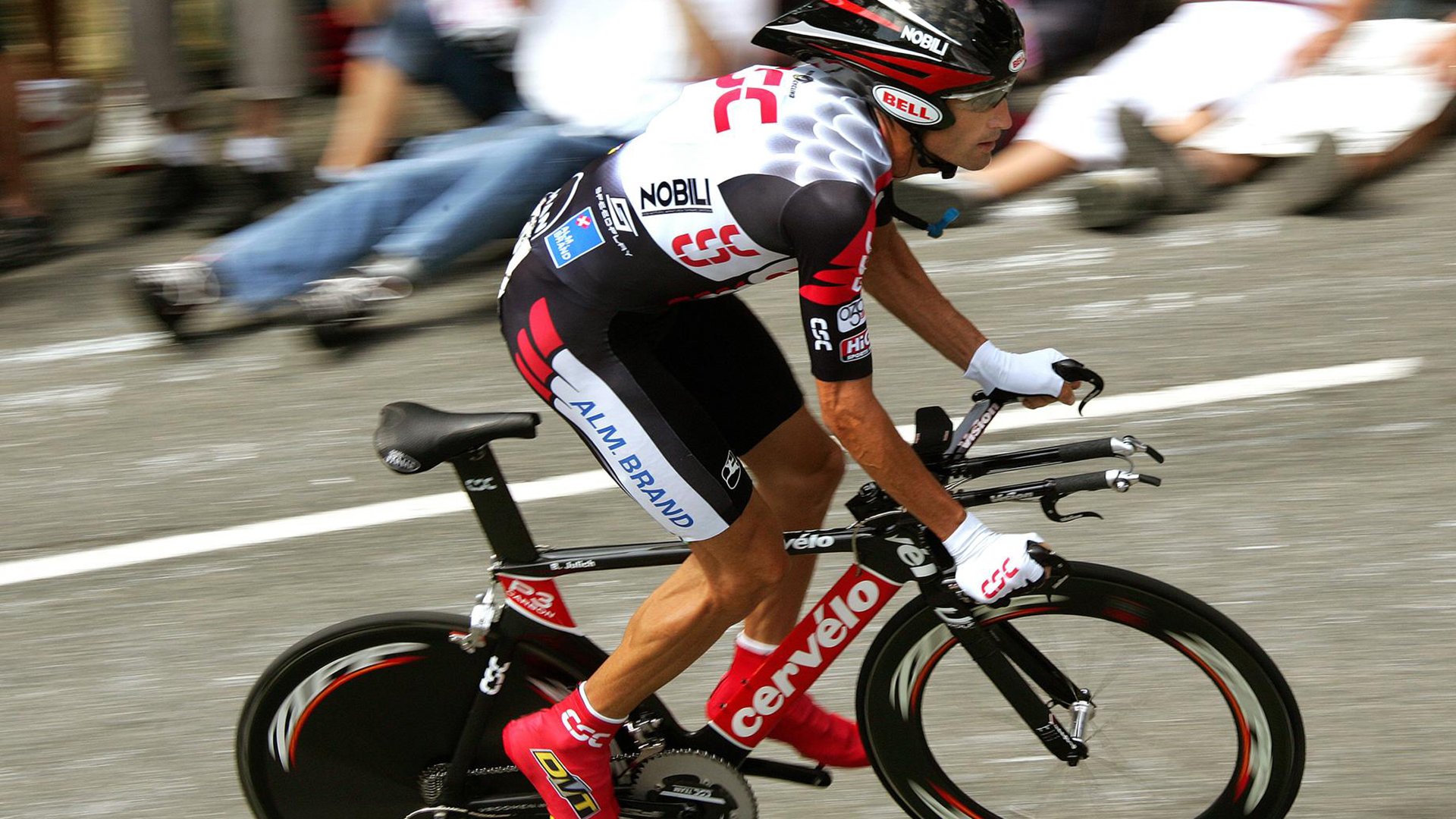 F1品牌合作：跨界联名的新潮流，f1都有哪些品牌